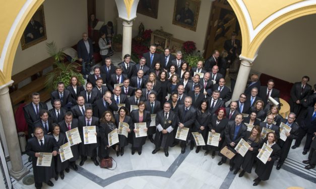 Reconocimiento a letrados que cumplen sus Bodas de Plata en el Colegio de Abogados